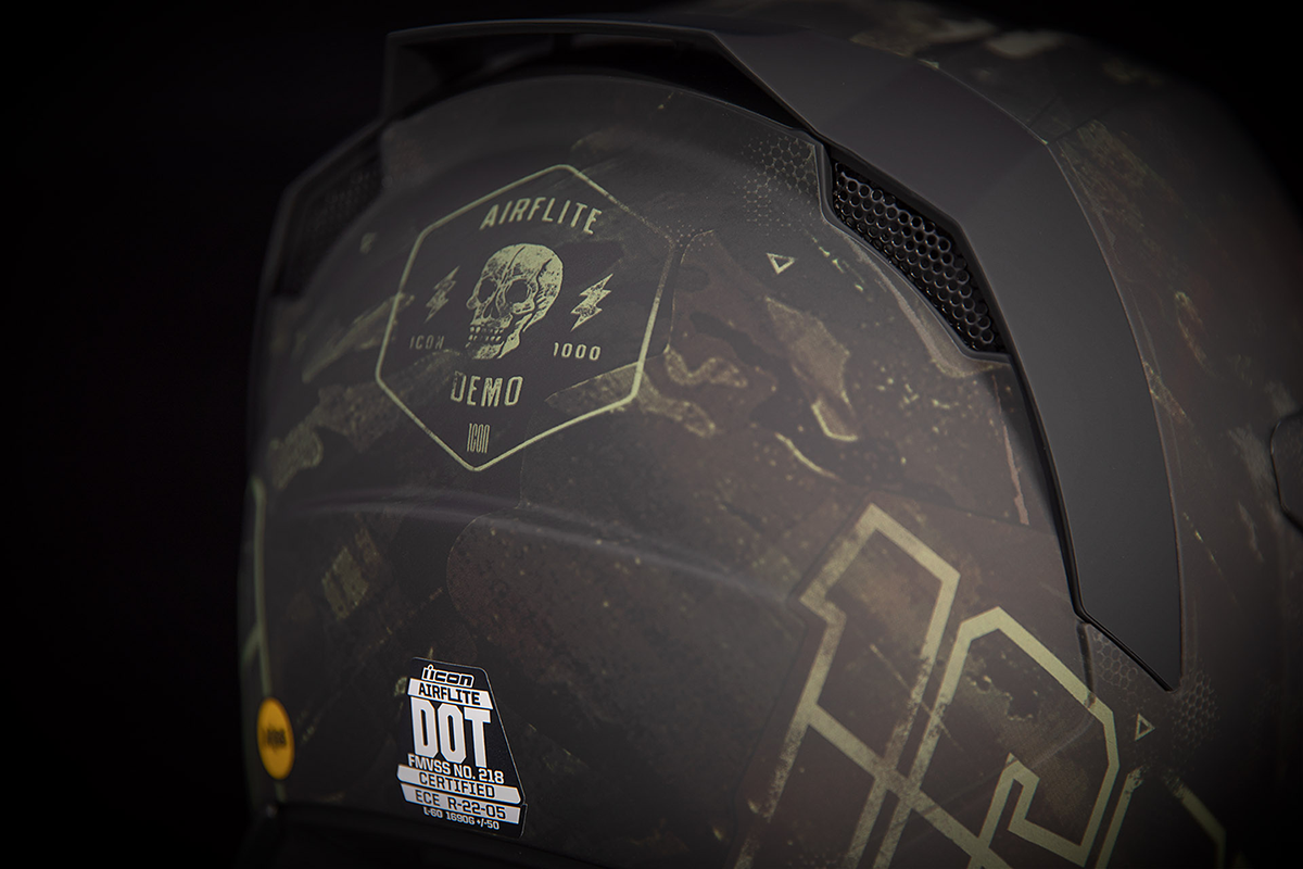 ICON Airflite™ Helmet - Demo - MIPS® - Black - Medium 0101-14124