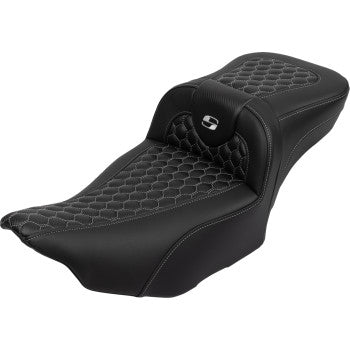 SADDLEMEN Roadsofa™ Extended Reach Seat - with Backrest - Honeycomb - Silver Stitch - FLTR/FLHX '23-'24 823-07-190B5
