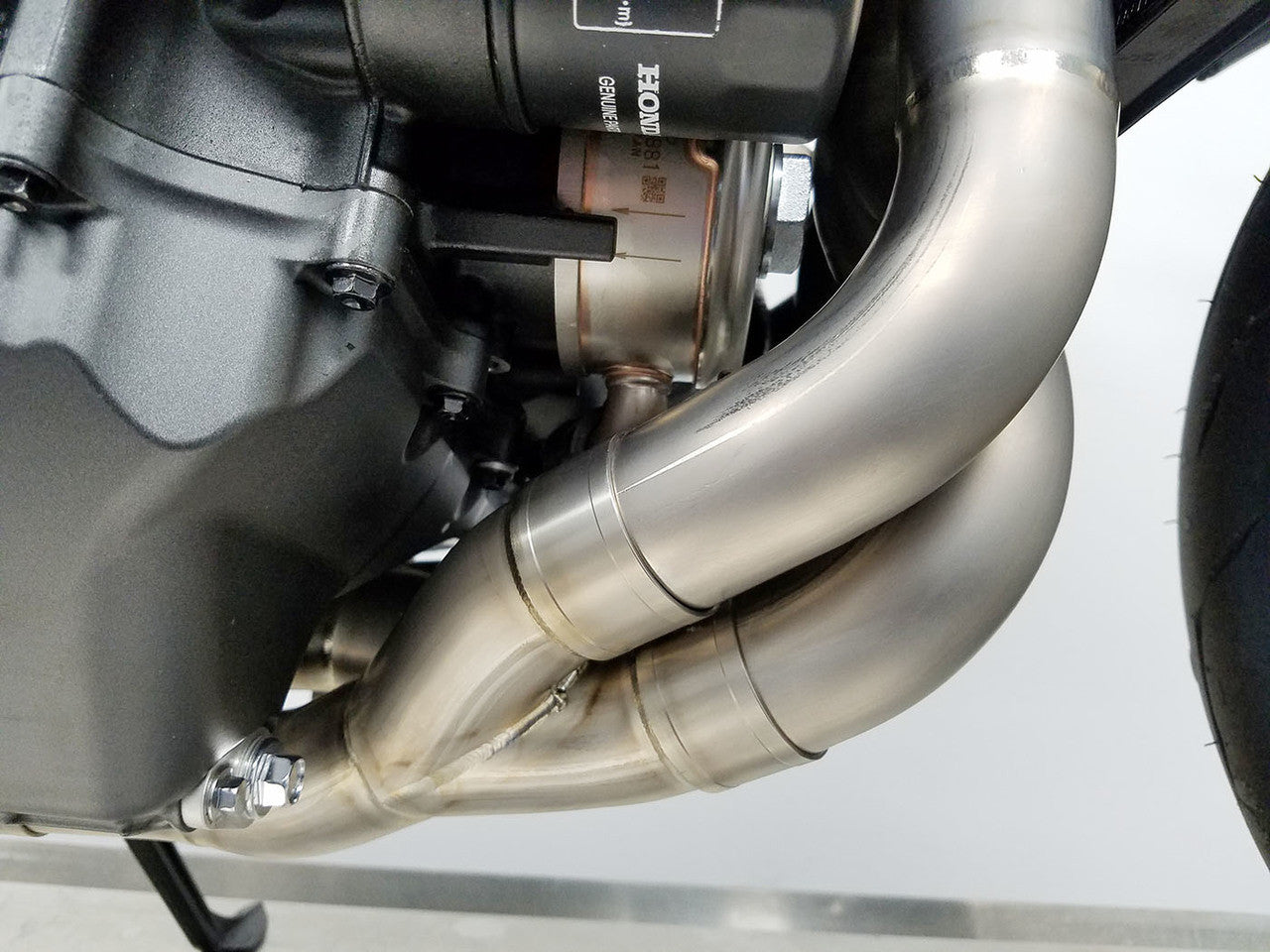 Graves motorsports  full titanium exhaust system - carbon silencer 200mm CBR1000RR 17-24  EXH-17CB1-FTC