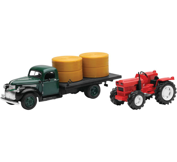 New Ray Toys 1941 Chevy Fltbd Trctr 1:32